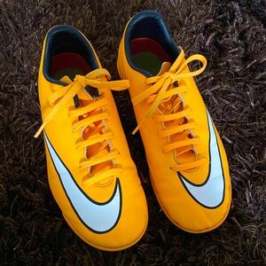 NIKE Soccer Youth Shoes